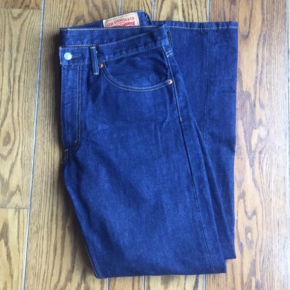 Men’s Dark Wash Levi’s 36x32 - Picture 2 of 3